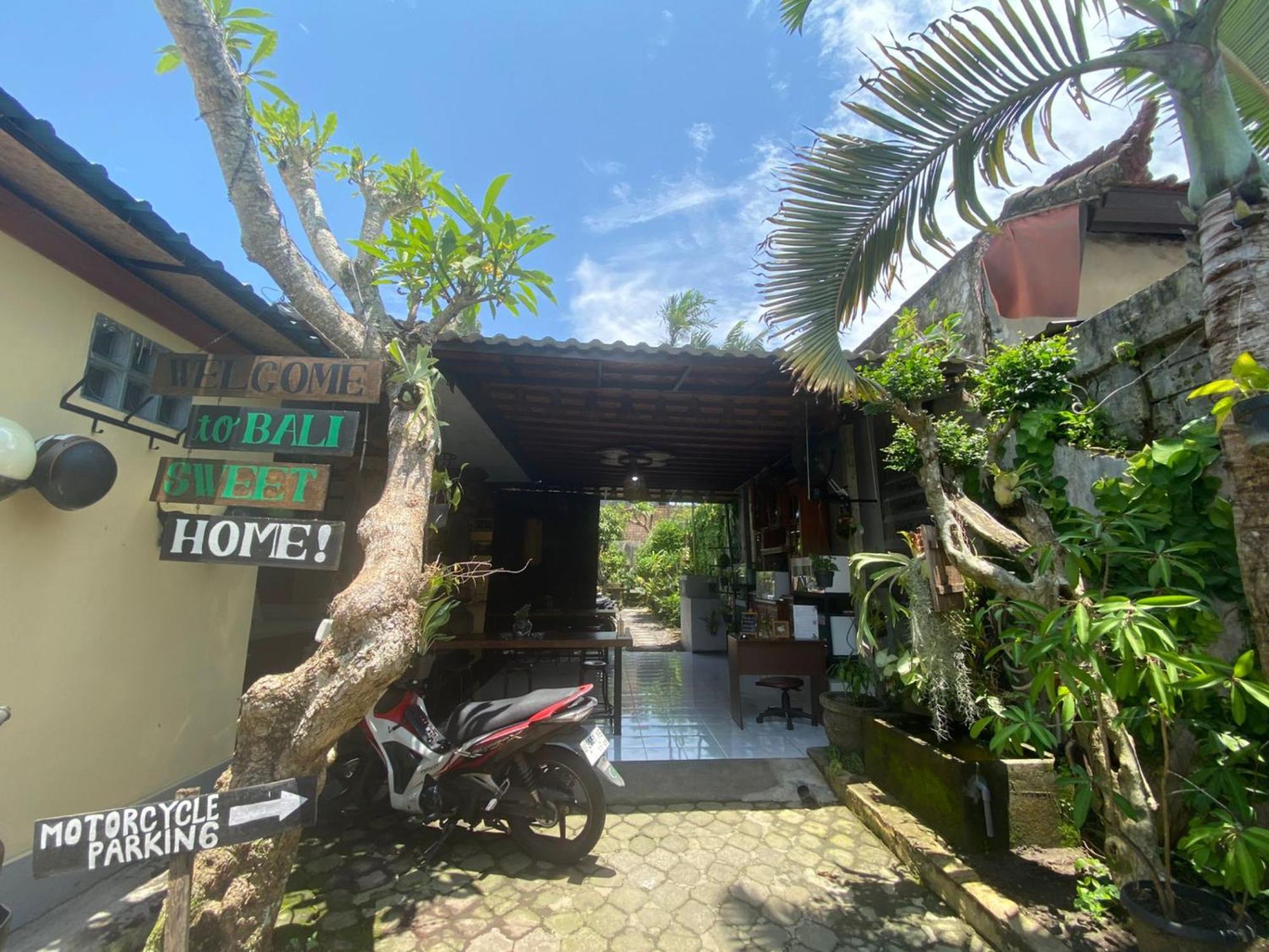 Coliving Bali Sweet Home Kost Lengkap Di Tabanan Kota Exterior foto